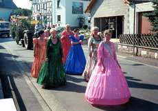 Kirmesumzug 2001 Club Sonnenschein mit Conny, Margit, Ute, Ilona, Edith, Ergül und Uschi