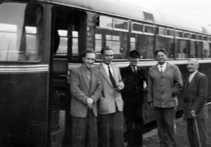 Schienenbus im Bhf. Holzhausen