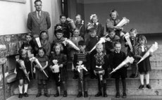 Schulklasse 1955 mit Lehrer Heinrich Jung