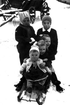 Kinder in der Bergwiese (1952)