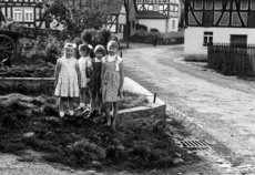 V. li.: Marlies Neuser, Regina Droß, Doris Becker, Marlies Becker (Ende der 1950er-Jahre)