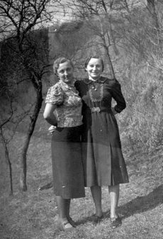 Spaziergang im Frühjahr: Luise Petry, Luise Troß