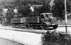 Kafmanns Helmut sein Lastzug in den 1950igern