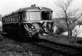 Verunfallter Schienenbus
