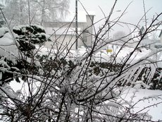Blick auf die verschneite Straße nach Beilstein im scheereichen Februar 2010