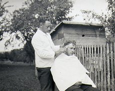 Freiluft Frisörsalon: Balduin und Edmund Dross