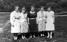 Von links: Käthe Philips, Ella Gelzenleuchters, Alwine Droß, ?, Paula Gelzenleuchter