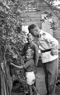Wilhelm Jung mit den Söhnen Dieter und Horst