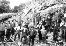 Heimische Arbeiter, die am Ulmtalbahnbau beteiligt waren (um 1922)