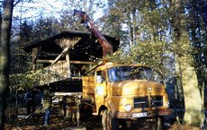 Der Transport im einem Stück, erforderte den Einsatz von schwerem Gerät.