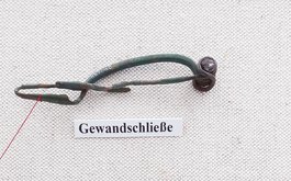 Keltische Gewandschließe aus dem Holzhäuser Oberwald "Kleine Wiege"; ausgestellt im Museum Hohe Schule, Herborn