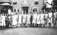 Sängerfest mit Heine Leidolf mit Festdamen Juni 1930