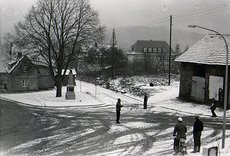 Alter Backsteinofen und Denkmal, Kreuzung Katzenfurter Straße Beilsteiner Straße