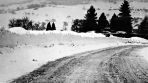 Geräumte Straße im Bereich des Friedhofs