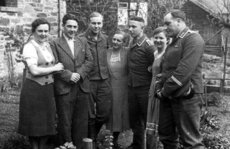 V. l.: Klara und Rudolf Kretzer, Luise Jung, Paula Daubertshäuser, unbekannte Soldaten