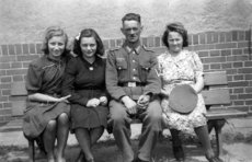 V. li.: M. Schmid, E. Hampfler, Franz u. Frieda Köhler