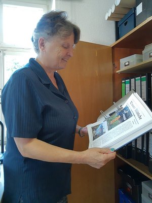 Auch eigene Publikationen werden von Gabi Köhler archiviert