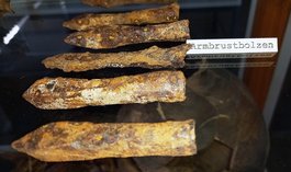 Armbrustbolzen, gefunden im Bereich der Burgruine Lichtenstein, ausgestellt im Museum Hohe Schule, Herborn